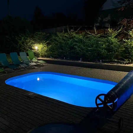 Oliva 8 Fős Balatoni Balatonakarattya